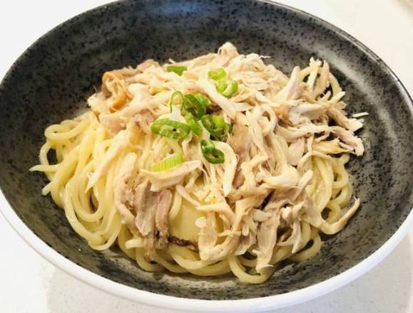 Scallion Chicken Noodle (葱油鸡丝面)